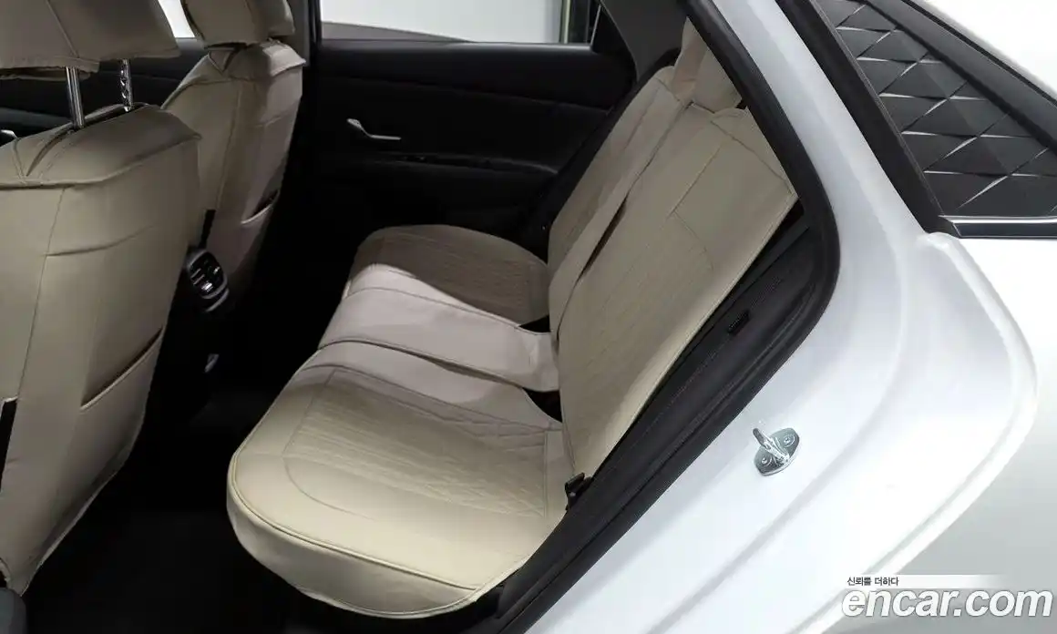 Hyundai Avante 2023 1.6 автомат (гидро), фото 16