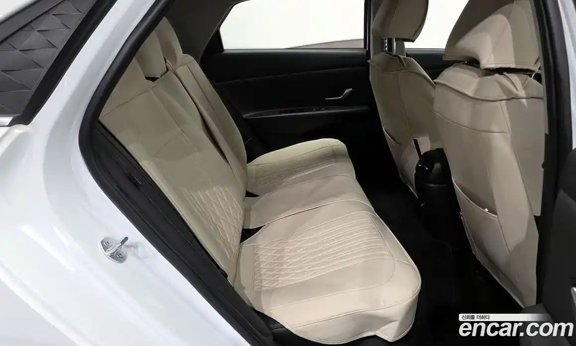 Hyundai Avante 2023 1.6 автомат (гидро), фото 18