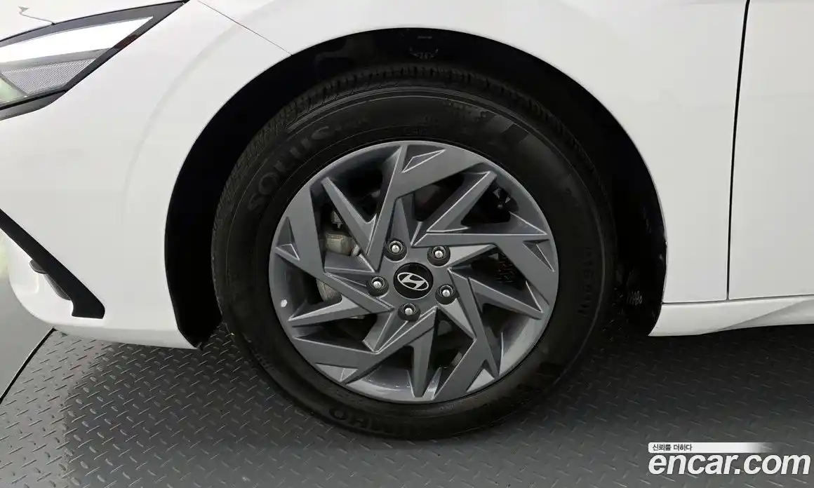 Hyundai Avante 2023 1.6 автомат (гидро), фото 7