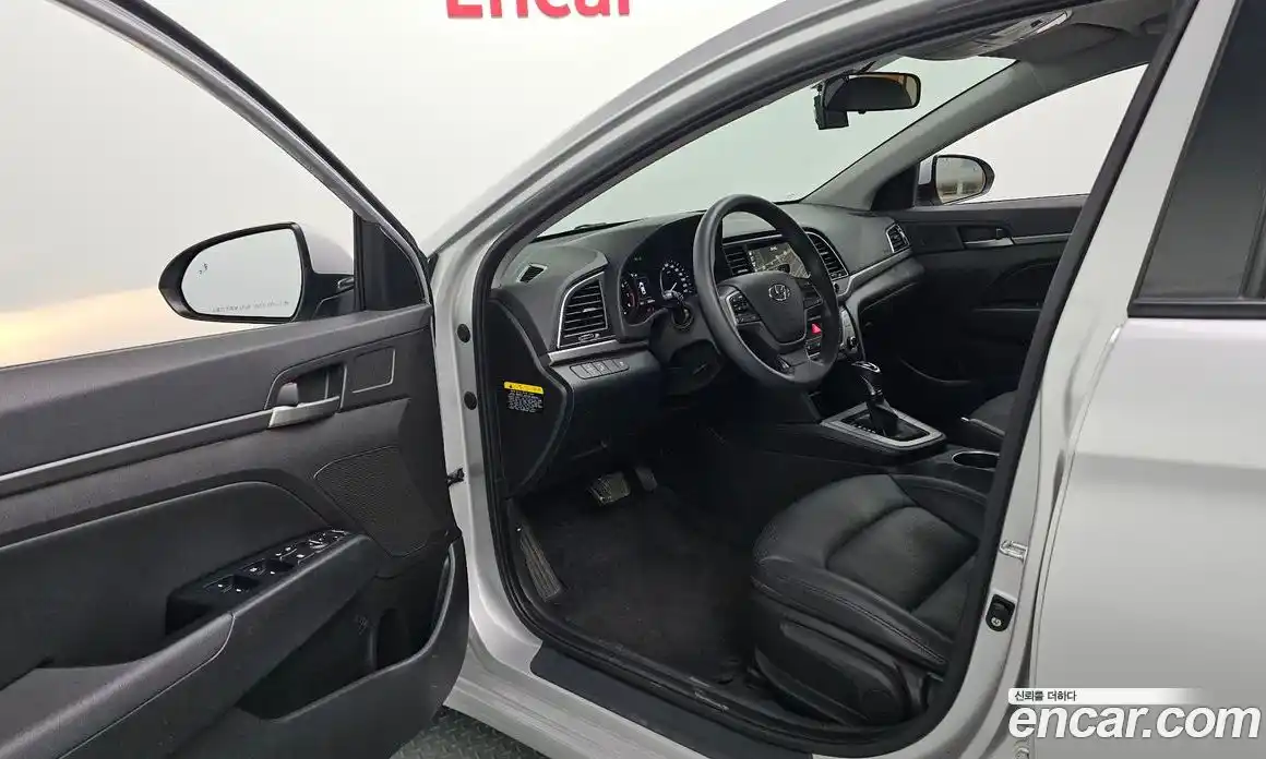 Hyundai Avante 2017 1.6 автомат (гидро), фото 13