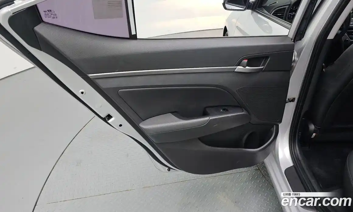Hyundai Avante 2017 1.6 автомат (гидро), фото 15