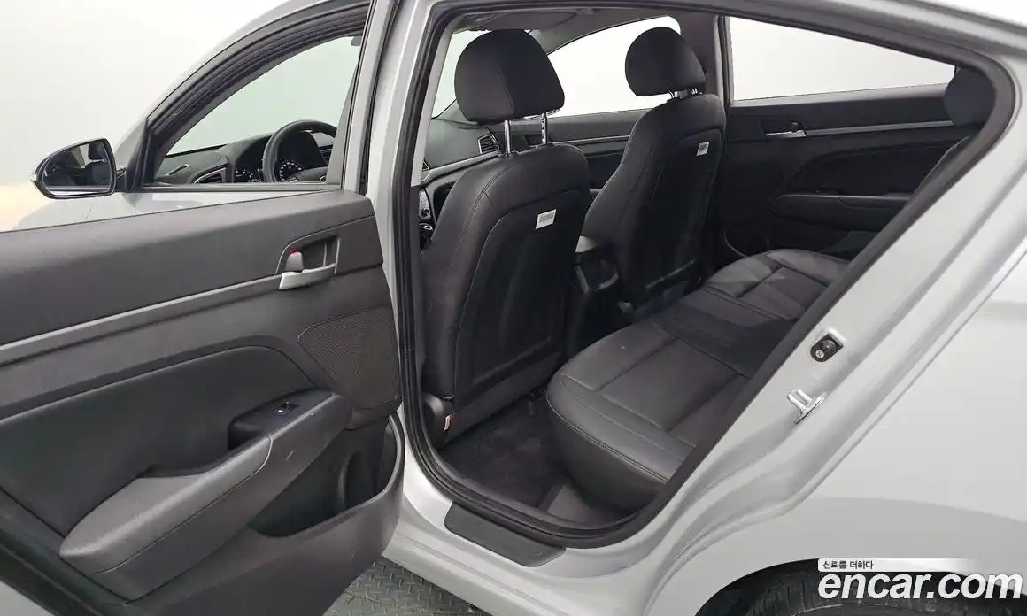 Hyundai Avante 2017 1.6 автомат (гидро), фото 16