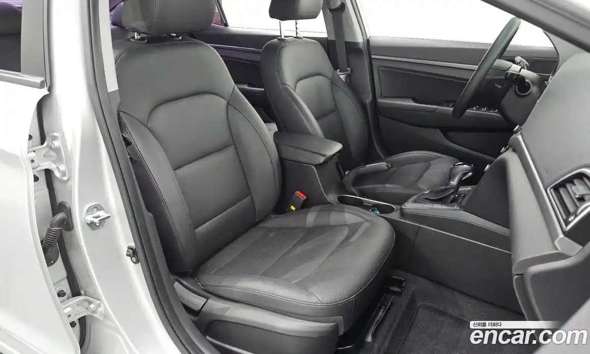 Hyundai Avante 2017 1.6 автомат (гидро), фото 17