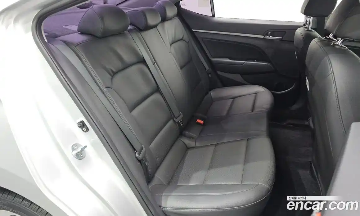Hyundai Avante 2017 1.6 автомат (гидро), фото 18