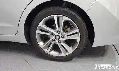 Hyundai Avante 2017 1.6 автомат (гидро), миниатюра 7