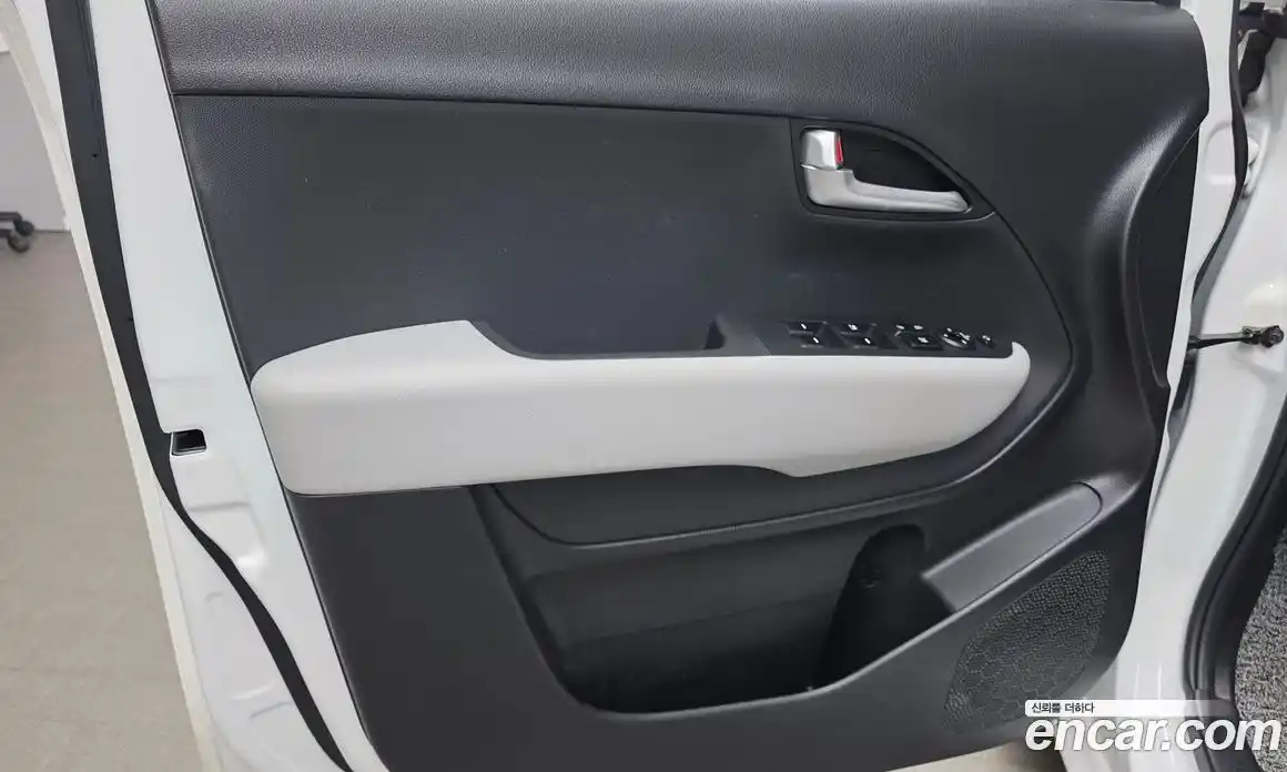 Kia Ray 2023 1.0 автомат (гидро), фото 14