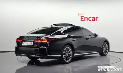 Lexus LS