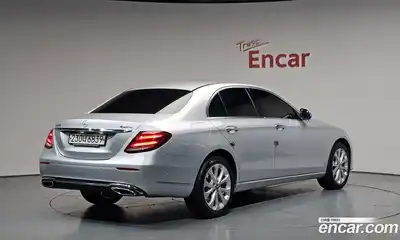 Mercedes-Benz E-Class 2020 2.0 автомат (гидро), миниатюра 2