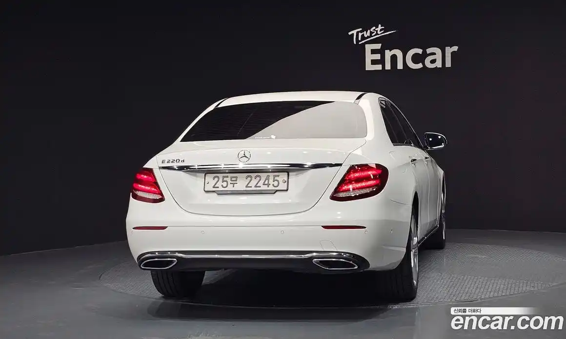 Mercedes-Benz E-Class 2017 1.9 автомат (гидро), фото 4