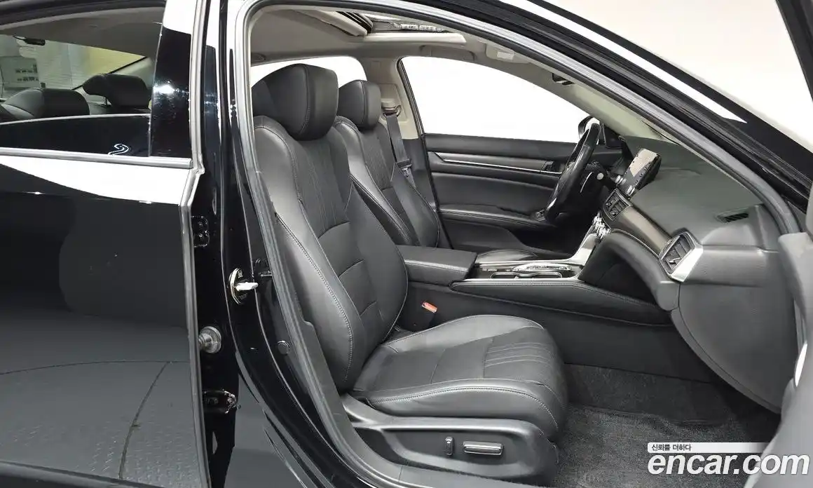 Honda Accord 2021 2.0 автомат (гидро), фото 16