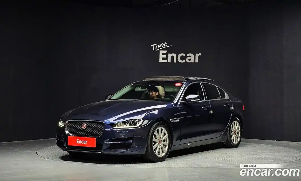 Jaguar XE 2017 2.0 гидро, фото 1