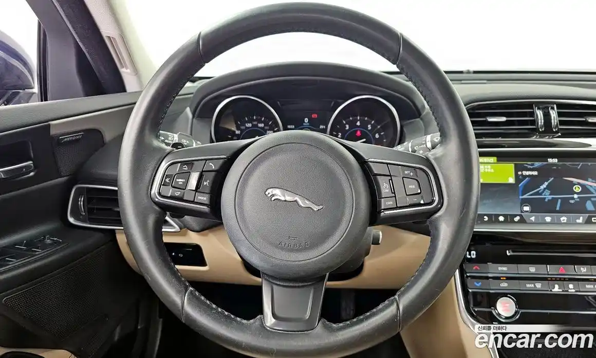 Jaguar XE 2017 2.0 гидро, фото 19
