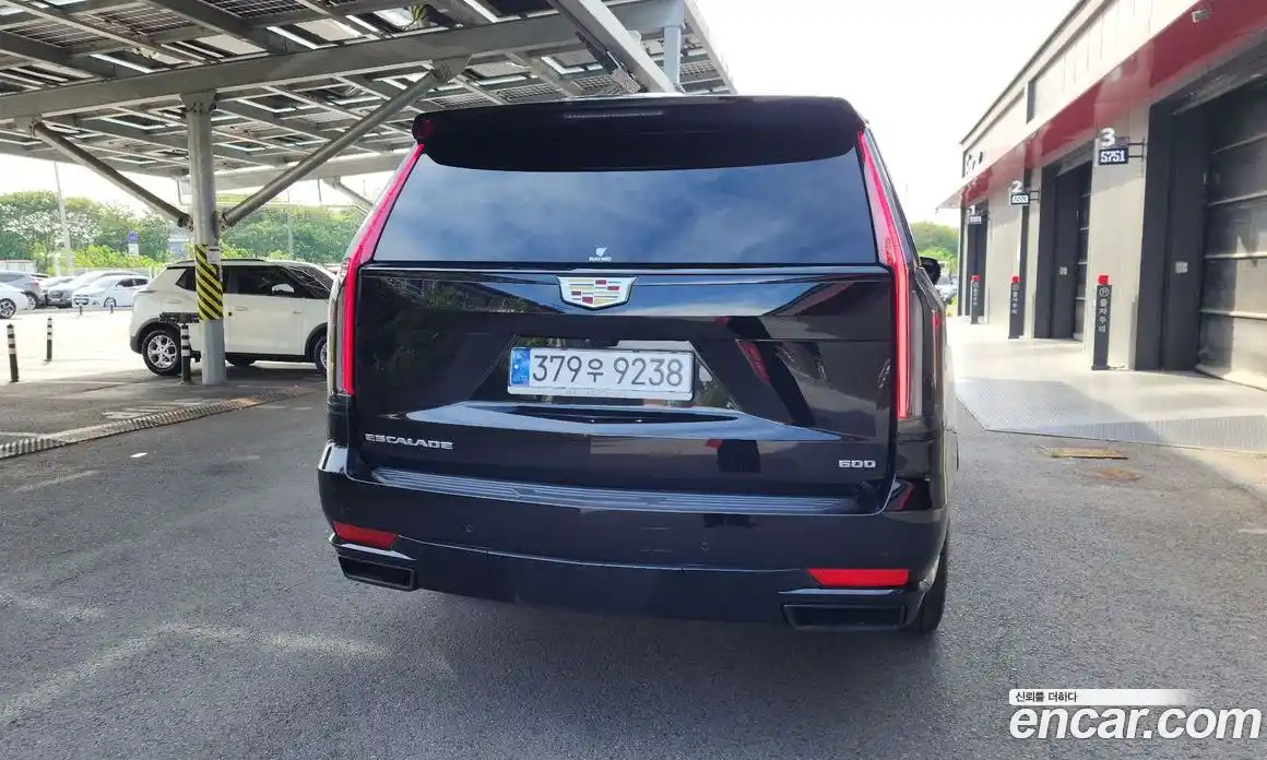 Cadillac Escalade 2023 6.2 гидро, фото 4