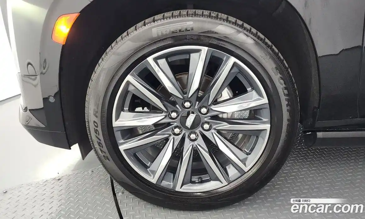 Cadillac Escalade 2023 6.2 гидро, фото 5