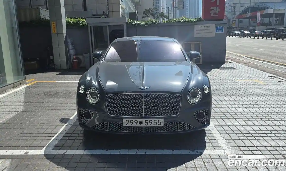 Bentley Continental 2023 4.0 гидро, фото 3