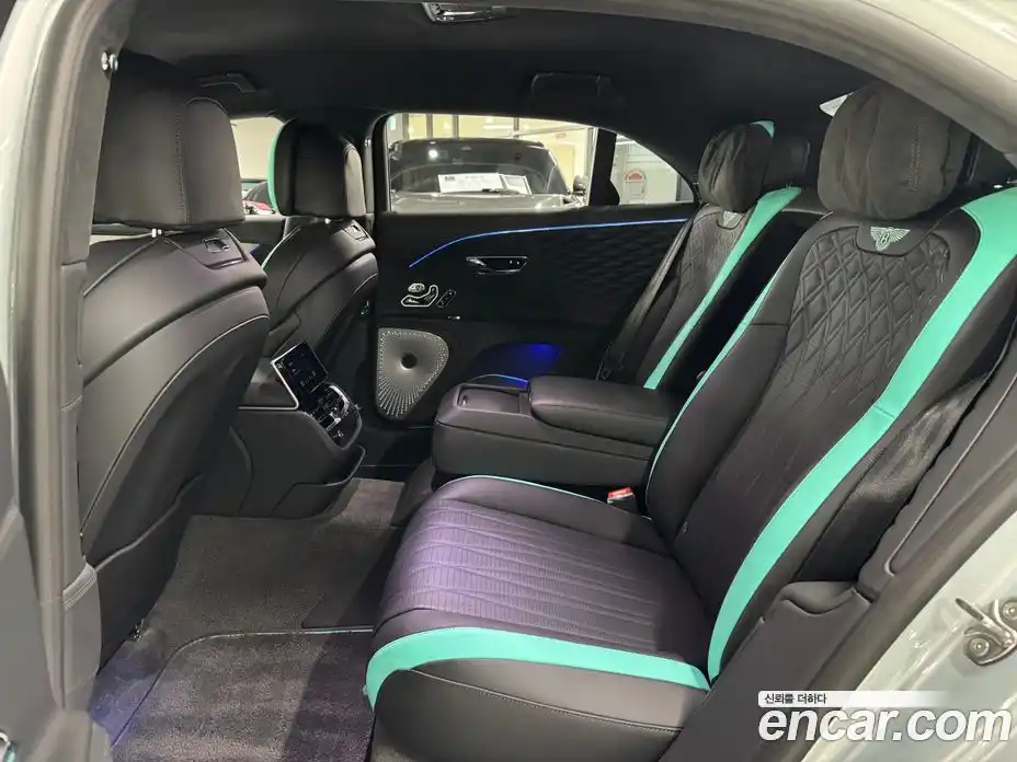 Bentley Flying Spur 2023 4.0 гидро, фото 13