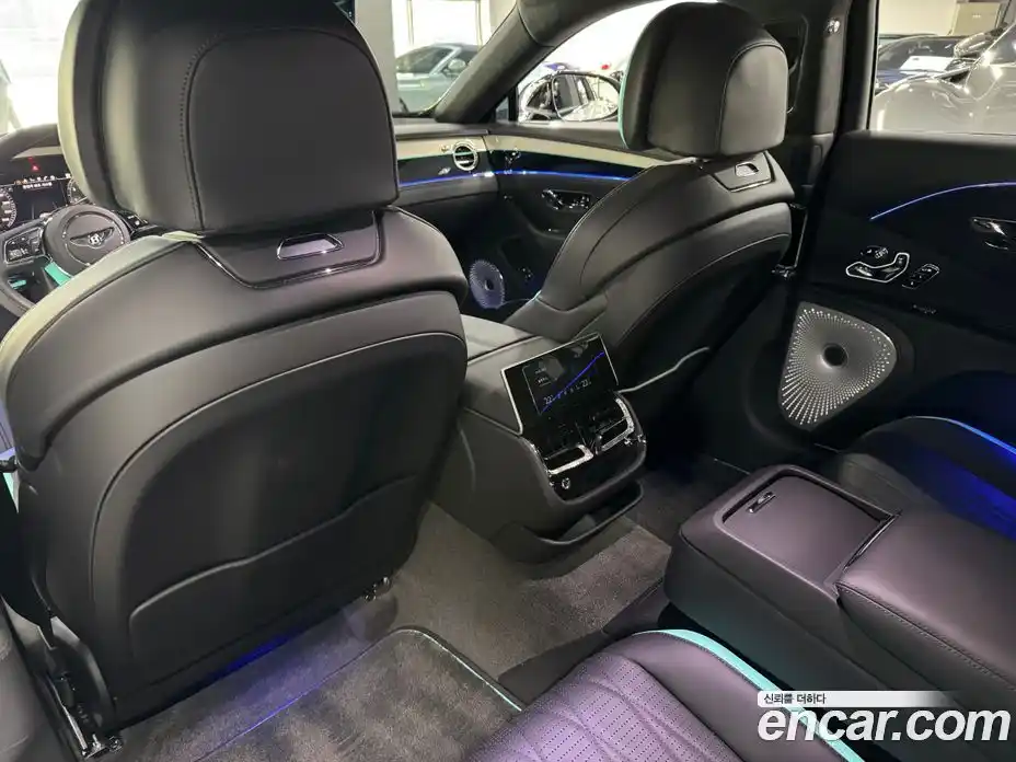 Bentley Flying Spur 2023 4.0 гидро, фото 14