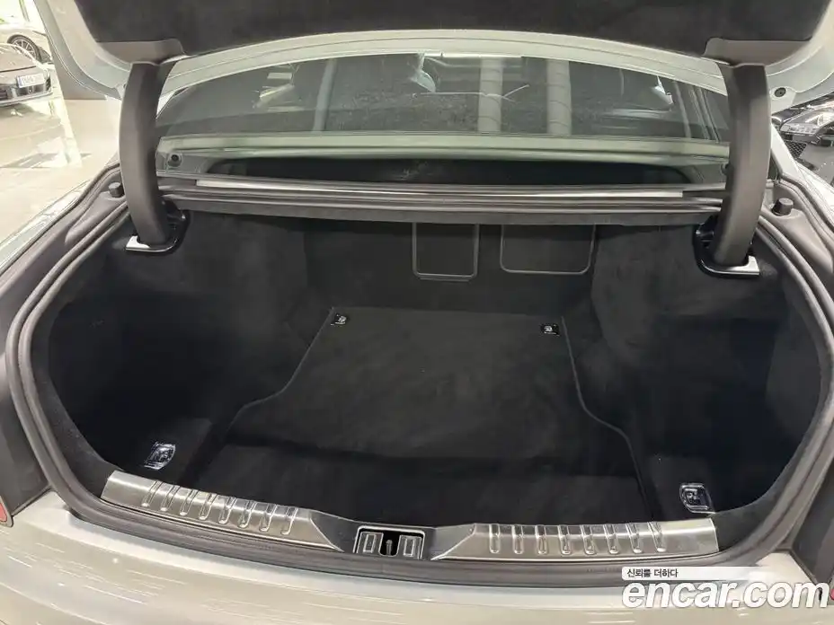 Bentley Flying Spur 2023 4.0 гидро, фото 16