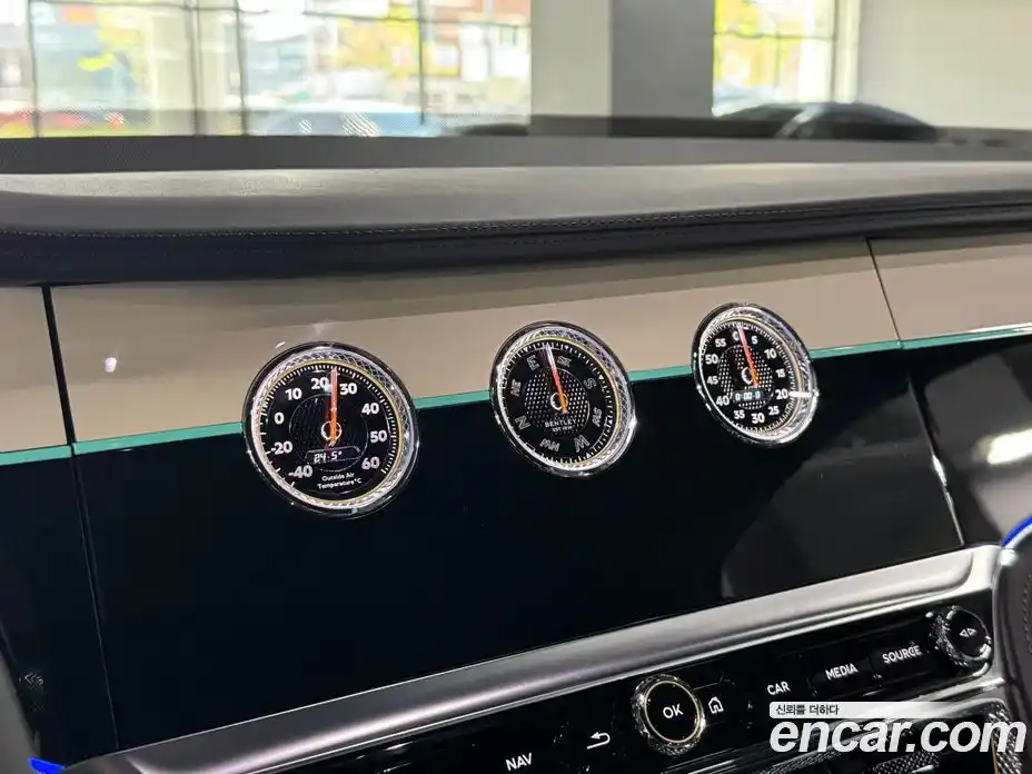 Bentley Flying Spur 2023 4.0 гидро, фото 18