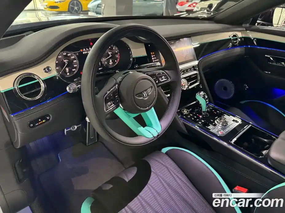 Bentley Flying Spur 2023 4.0 гидро, фото 4