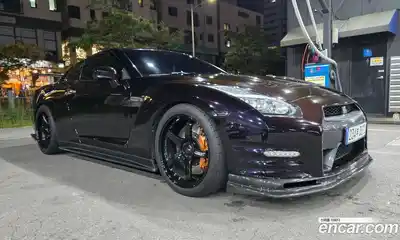 Nissan GT-R