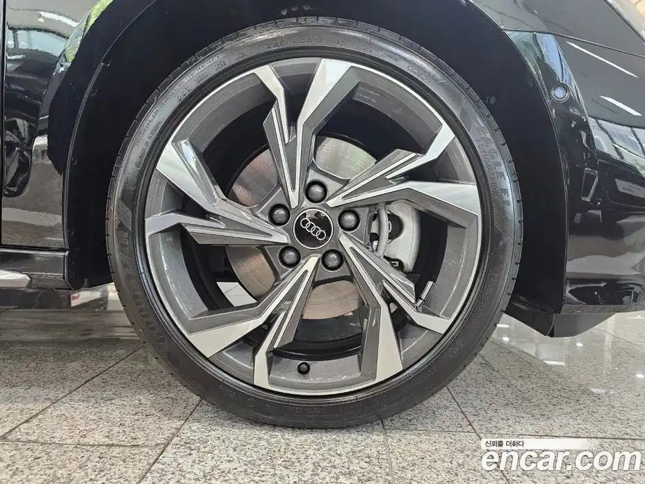 Audi A3 2025 2.0 автомат (гидро), фото 5