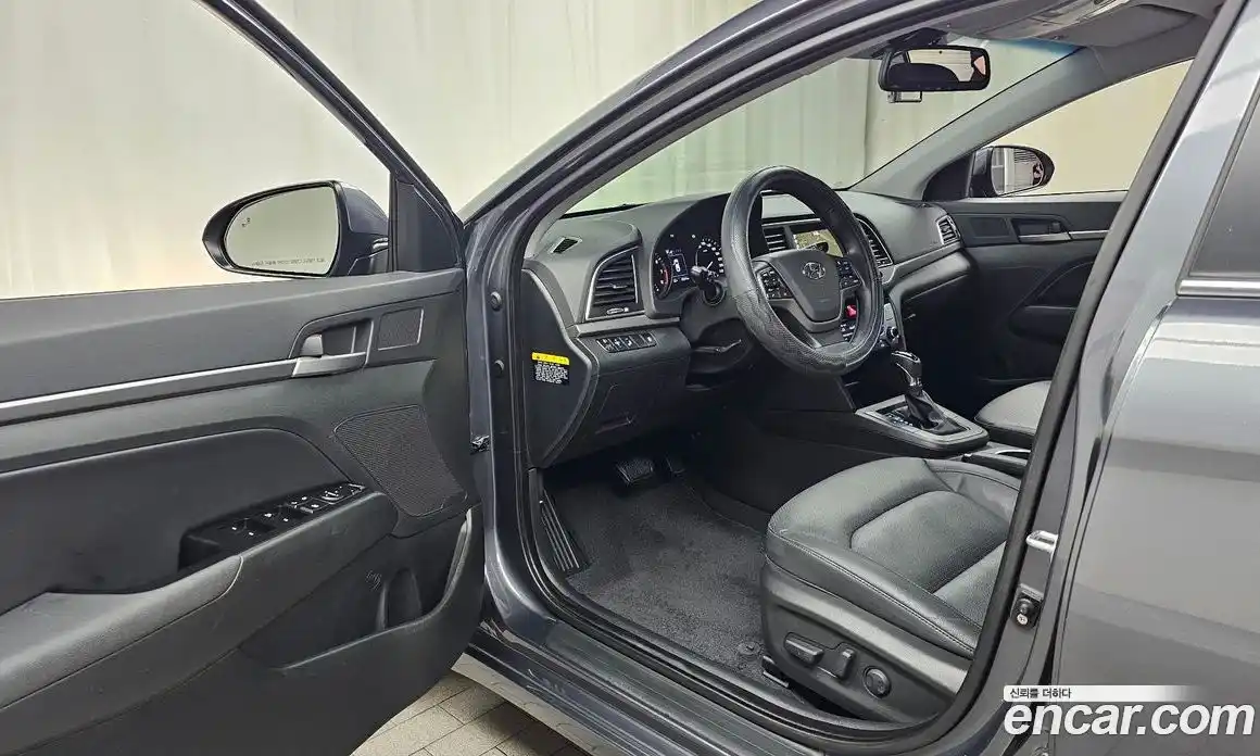 Hyundai Avante 2016 1.6 автомат (гидро), фото 13