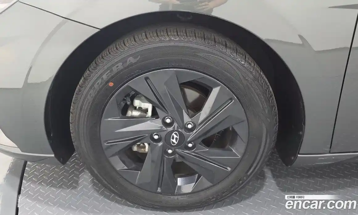 Hyundai Avante 2022 1.6 автомат (гидро), фото 5