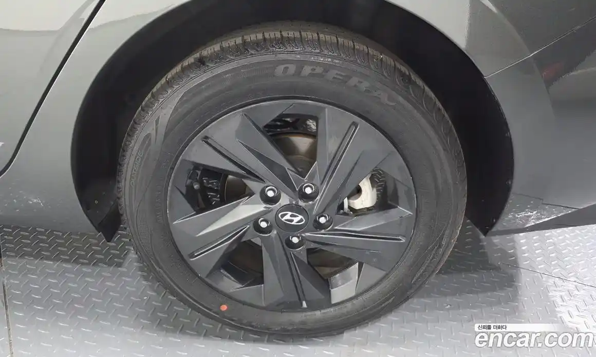 Hyundai Avante 2022 1.6 автомат (гидро), фото 7