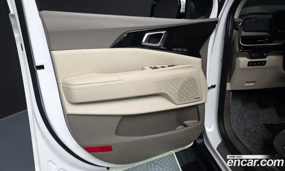 Kia Carnival 2024 1.6 автомат (гидро), фото 14