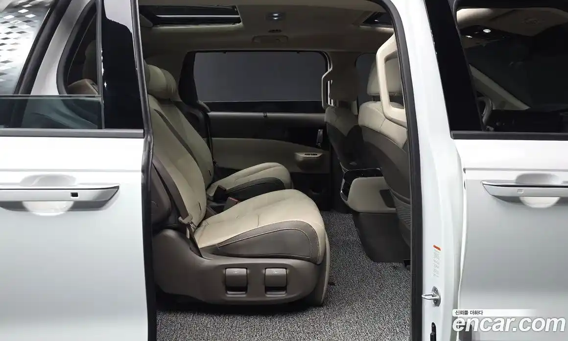 Kia Carnival 2024 1.6 автомат (гидро), фото 18