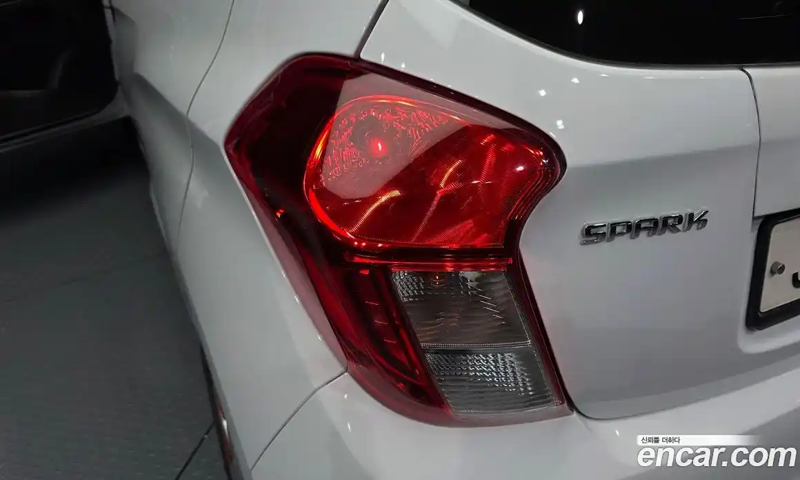 Chevrolet Spark 2016 1.0 автомат (гидро), фото 9