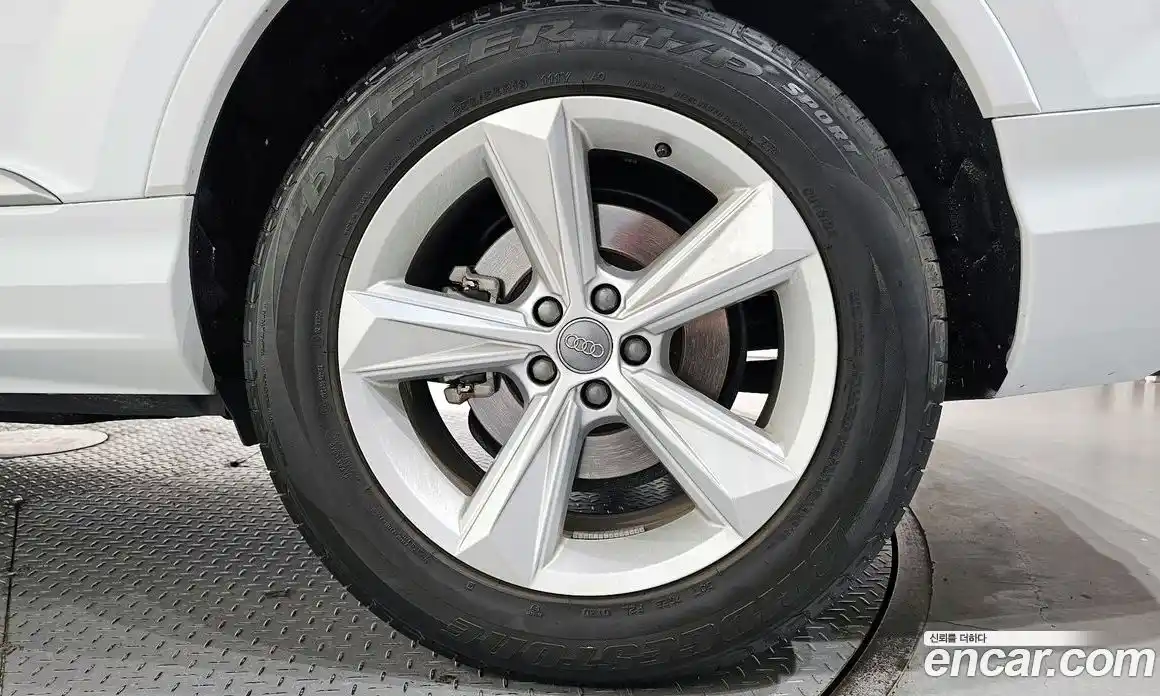 Audi Q7 2020 3.0 автомат (гидро), фото 7