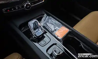 Volvo XC60 2023 2.0 автомат (гидро), миниатюра 12