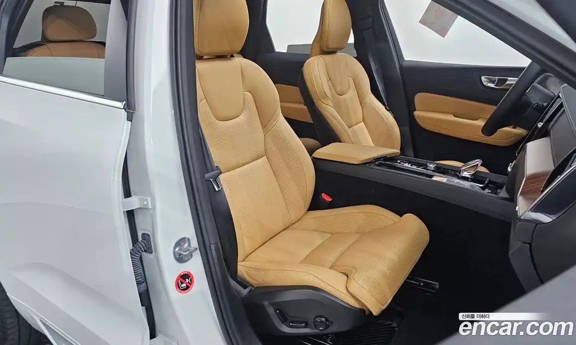 Volvo XC60 2023 2.0 автомат (гидро), фото 18