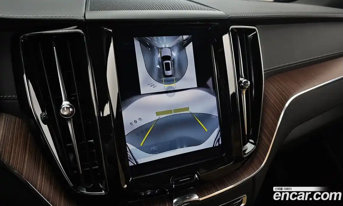 Volvo XC60 2023 2.0 автомат (гидро), фото 21