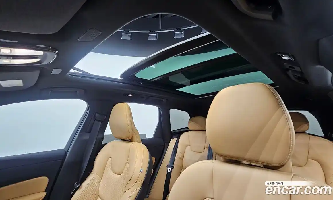 Volvo XC60 2023 2.0 автомат (гидро), фото 24