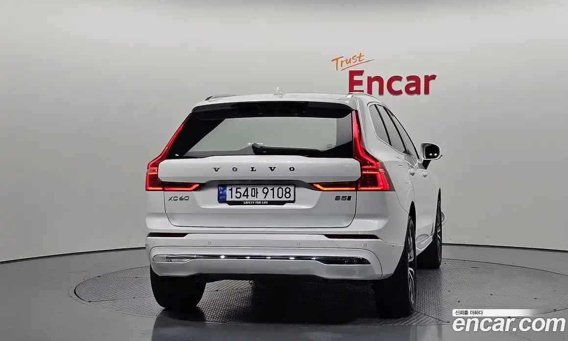 Volvo XC60 2023 2.0 автомат (гидро), фото 4