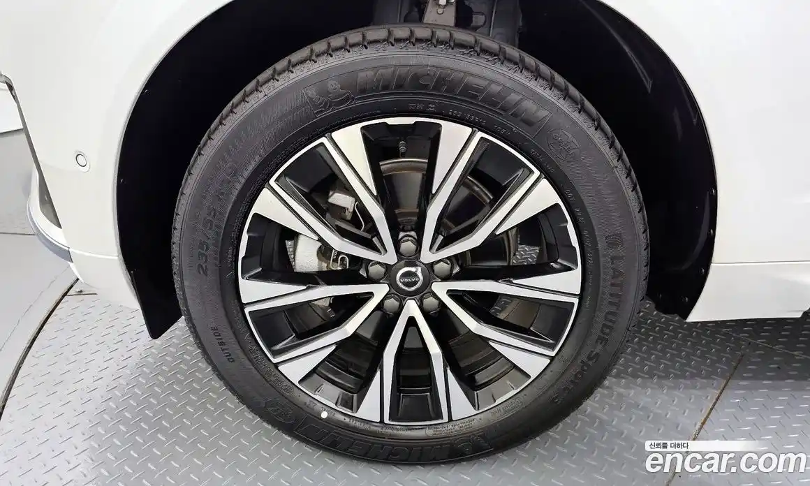 Volvo XC60 2023 2.0 автомат (гидро), фото 5