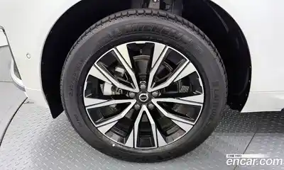 Volvo XC60 2023 2.0 автомат (гидро), миниатюра 5