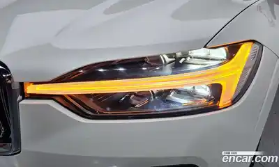 Volvo XC60 2023 2.0 автомат (гидро), миниатюра 8