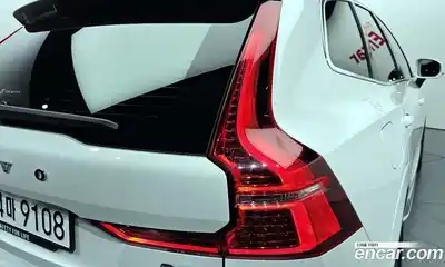 Volvo XC60 2023 2.0 автомат (гидро), миниатюра 9
