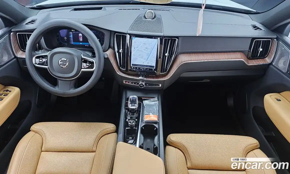 Volvo XC60 2023 2.0 автомат (гидро), фото 10