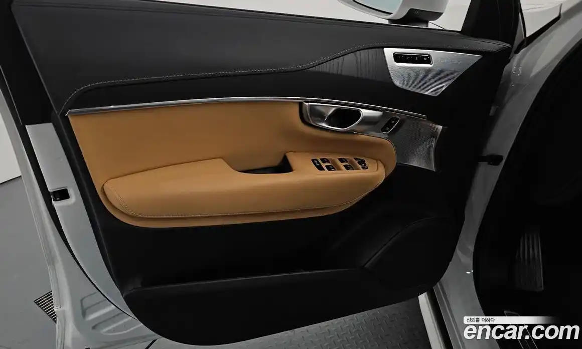 Volvo XC90 2024 2.0 автомат (гидро), фото 14
