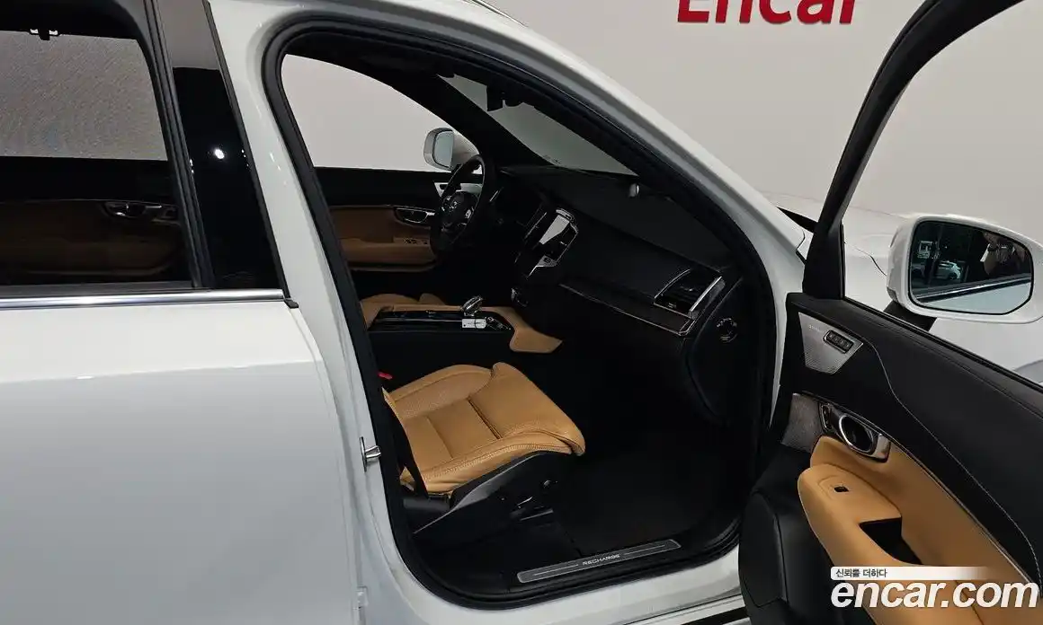 Volvo XC90 2024 2.0 автомат (гидро), фото 16