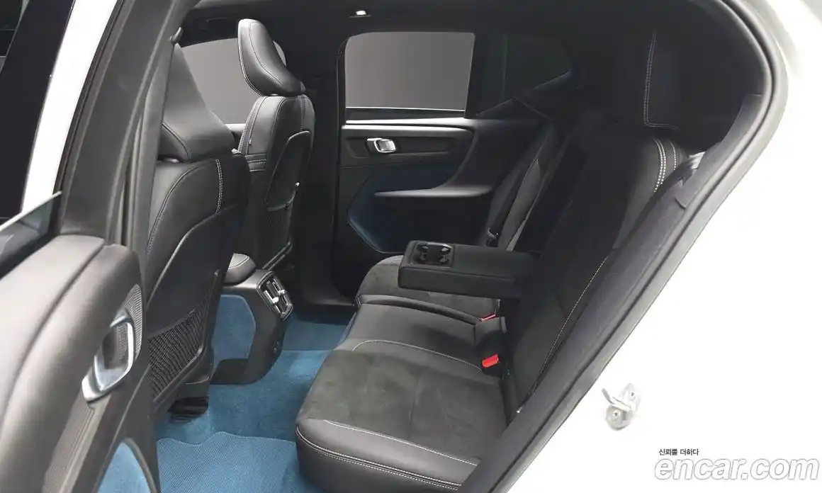 Volvo XC40 2022 0.2 автомат (гидро), фото 11