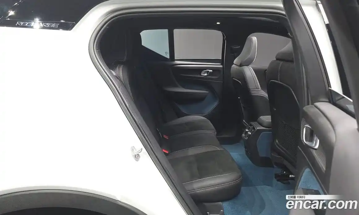 Volvo XC40 2022 0.2 автомат (гидро), фото 12