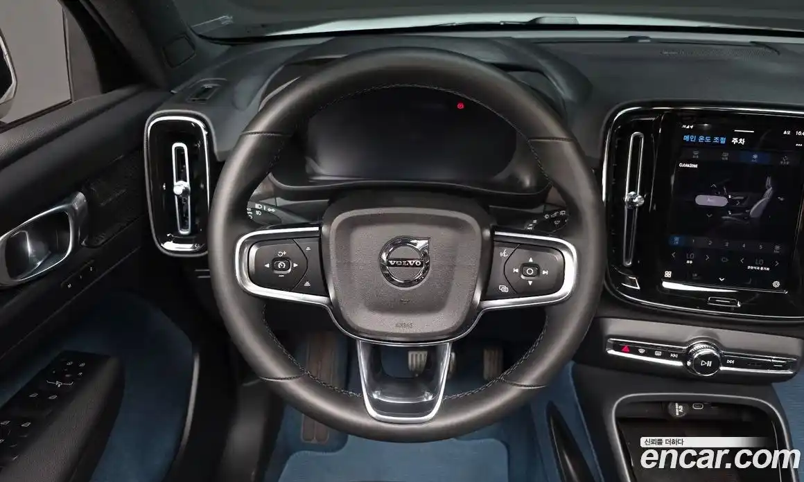 Volvo XC40 2022 0.2 автомат (гидро), фото 14