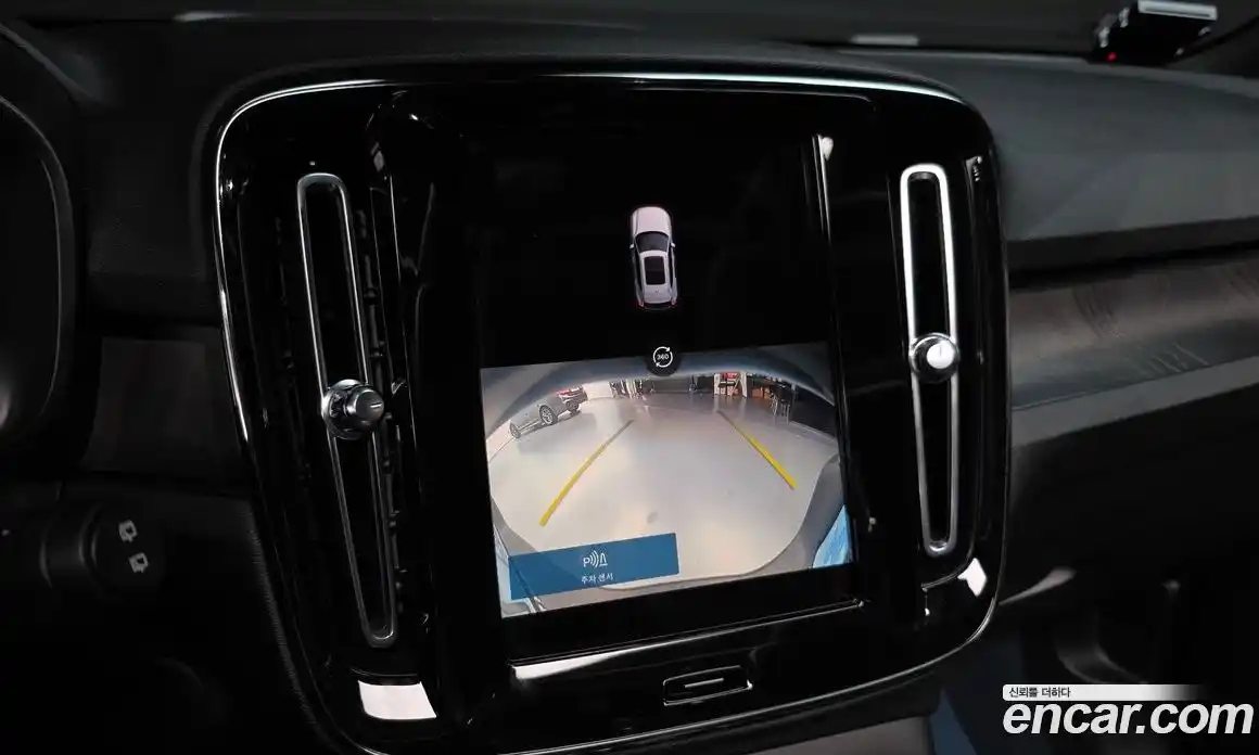 Volvo XC40 2022 0.2 автомат (гидро), фото 16