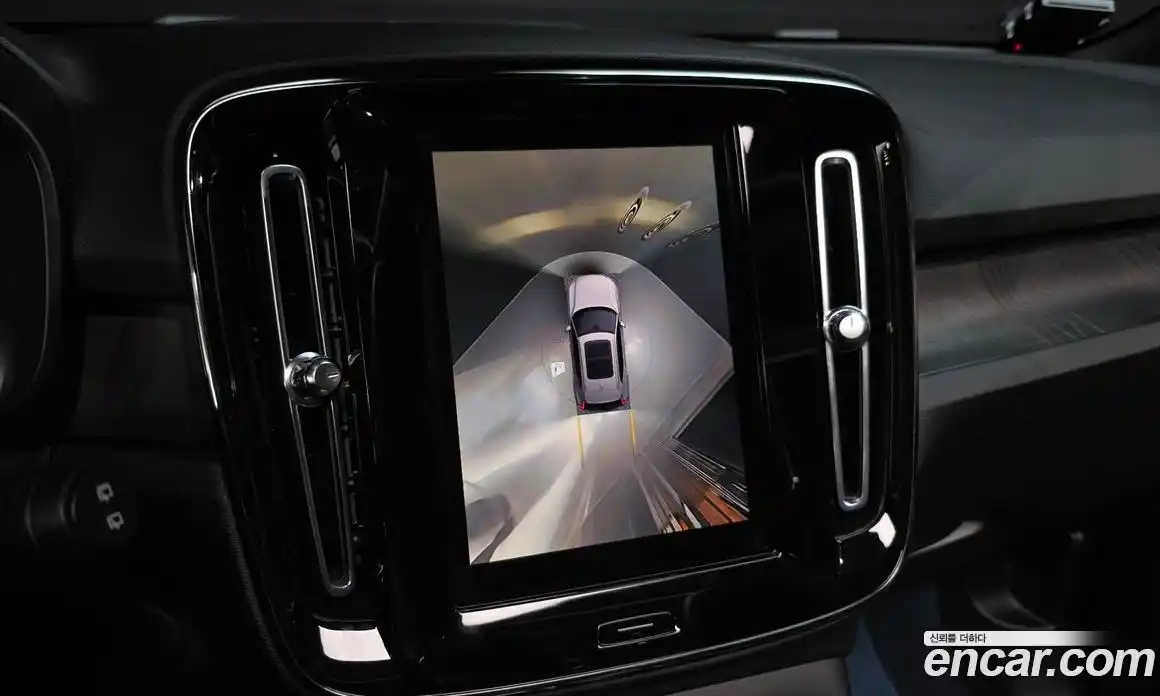 Volvo XC40 2022 0.2 автомат (гидро), фото 17